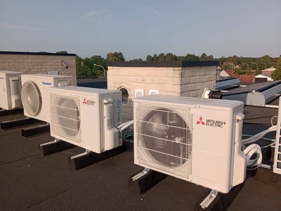 Airco-units op een dak